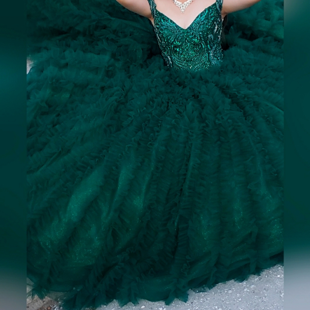 Valentina Designer Quinceañera dress. Size 6. Emerald Green. Worn once.